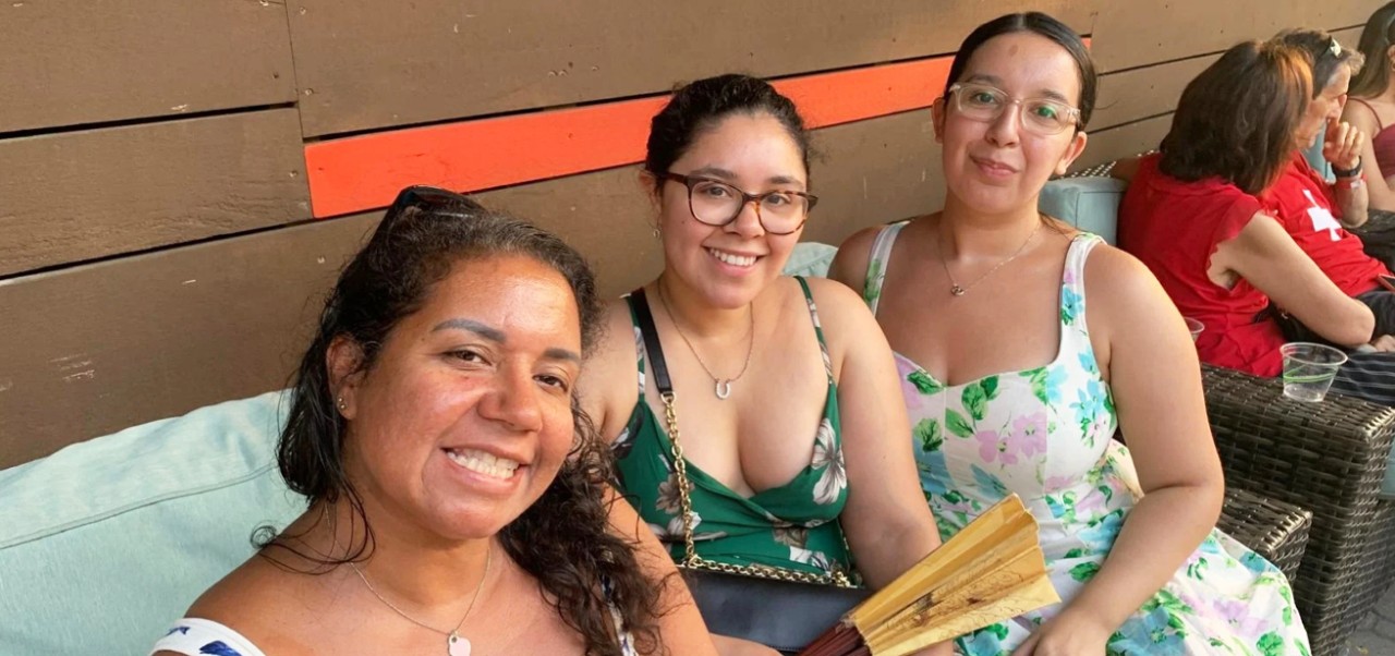 Samantha O'Connell, Center for Publishing and Applied Liberal Arts at NYU SPS alumnus, hangs out with two girlfriends on a summer day.