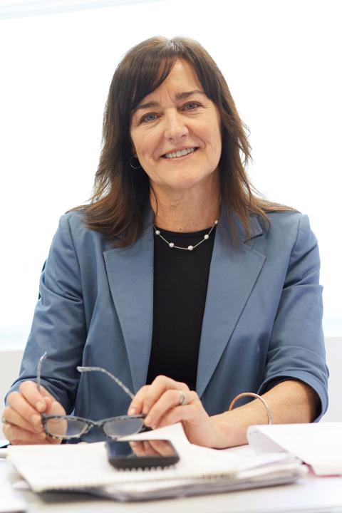 item.storyPage.activeImage.alt || true