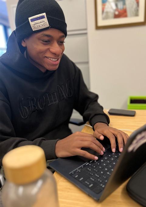 item.storyPage.activeImage.alt || true