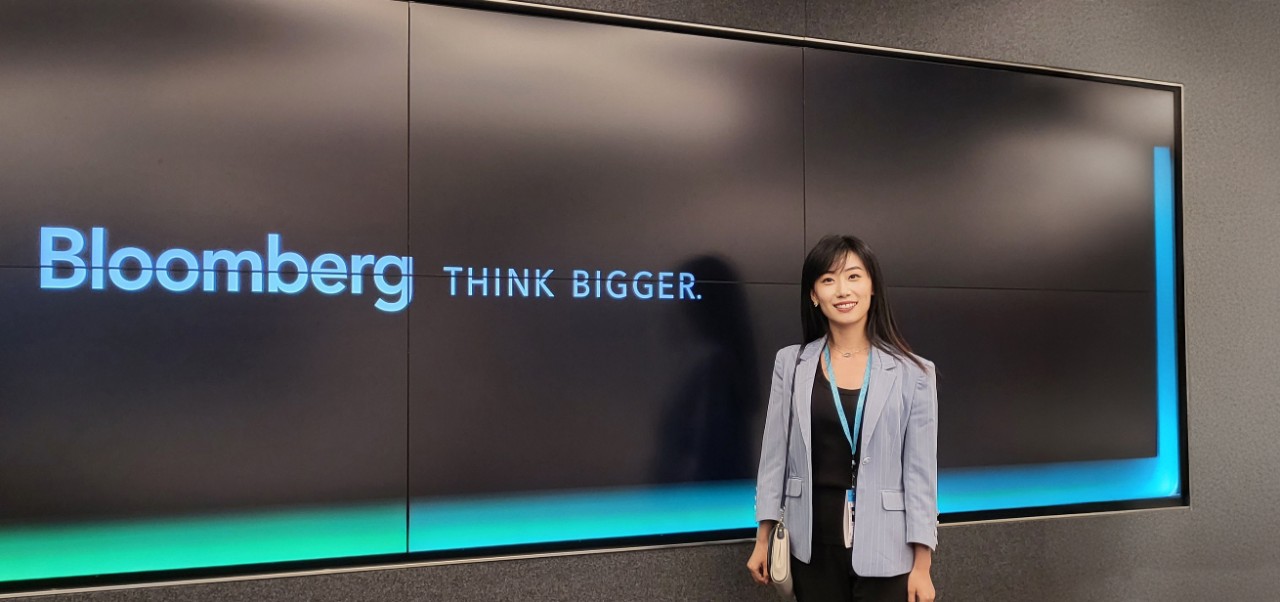 Victoria Guo, student at the NYU SPS Division of Programs in Business, poses for a photo while visiting a Bloomberg office.