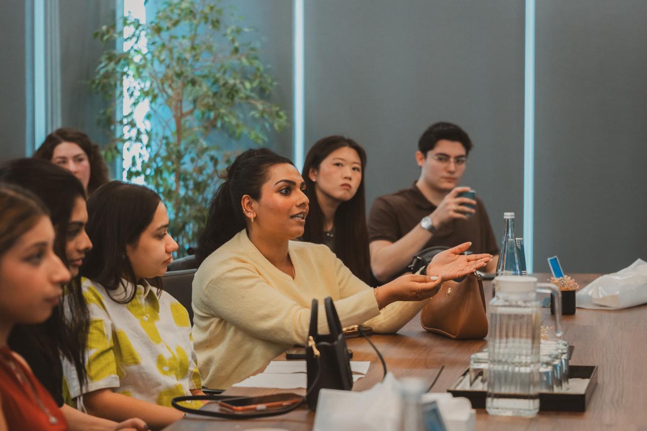 MS in Integrated Marketing students present and discuss solutions during a Real World client project session.