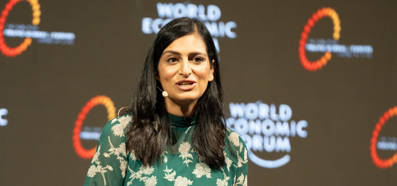 Eric Viegas, Division of Programs in Business at NYU SPS alumnus, takes the stage at the World Economic Forum.