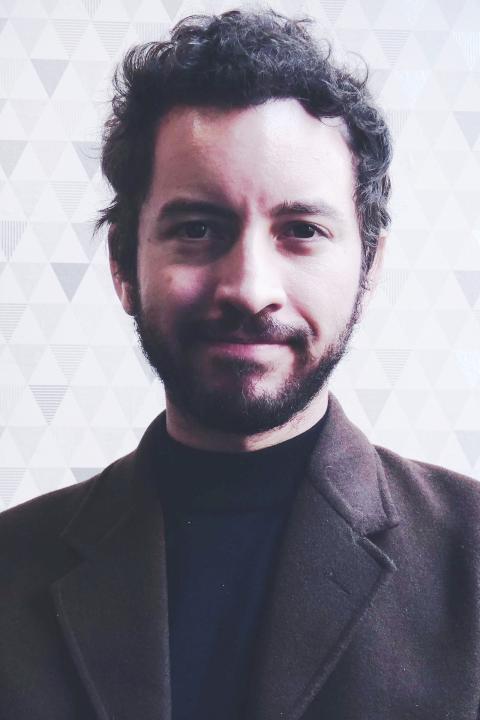 item.storyPage.activeImage.alt || true