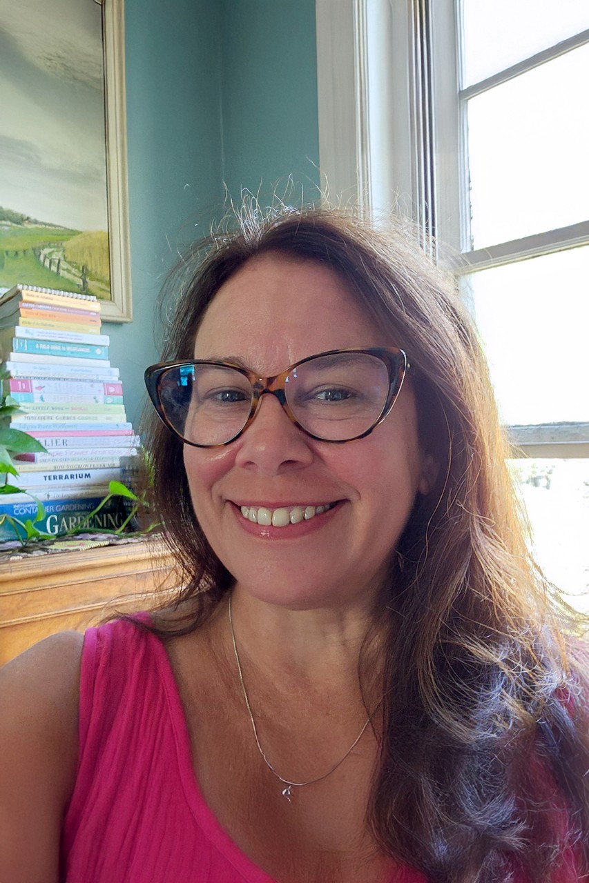 NYU SPS CE instructor Cathy Garrard smiles for a selfie