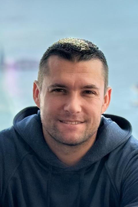 item.storyPage.activeImage.alt || true