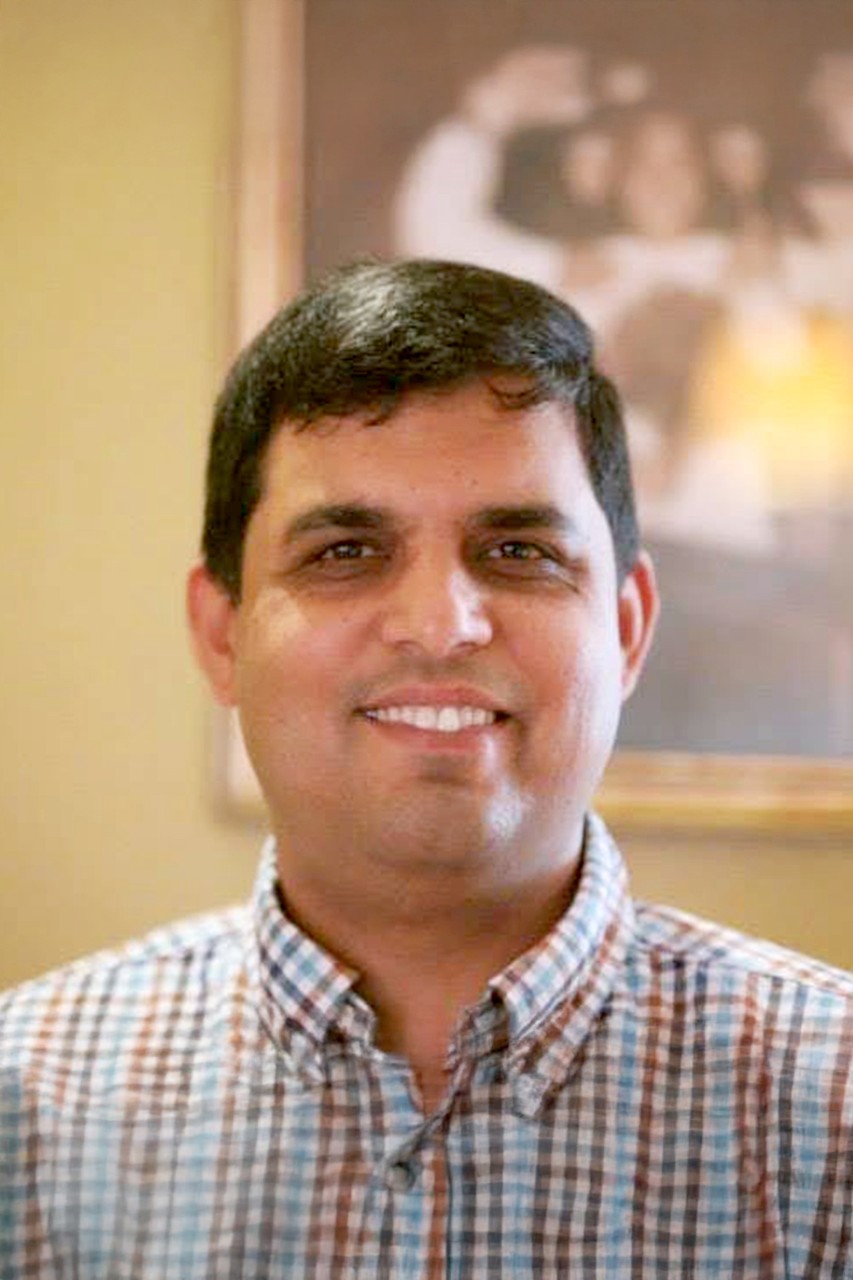 NYU SPS CE instructor Vinit Adya smiles for a headshot