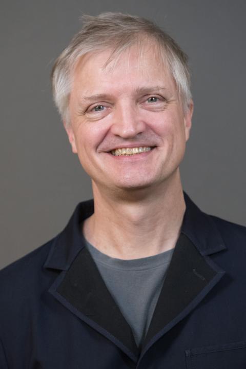 item.storyPage.activeImage.alt || true