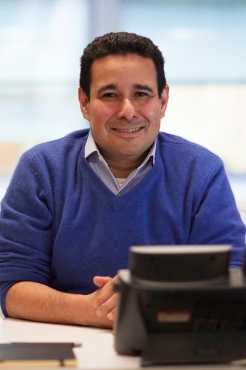 item.storyPage.activeImage.alt || true