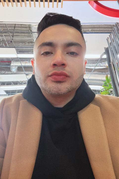 item.storyPage.activeImage.alt || true