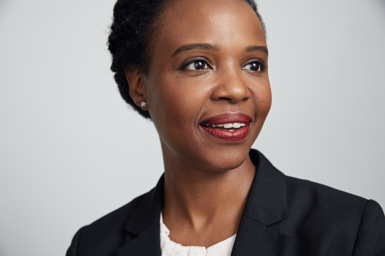 Headshot of New York Times Assistant Managing Editor Monica Drake