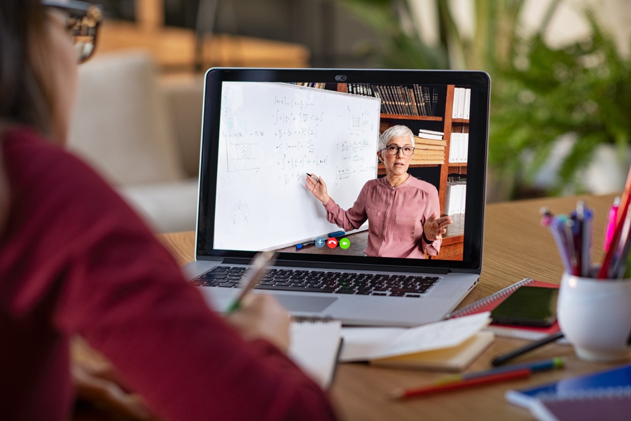 online class on a laptop