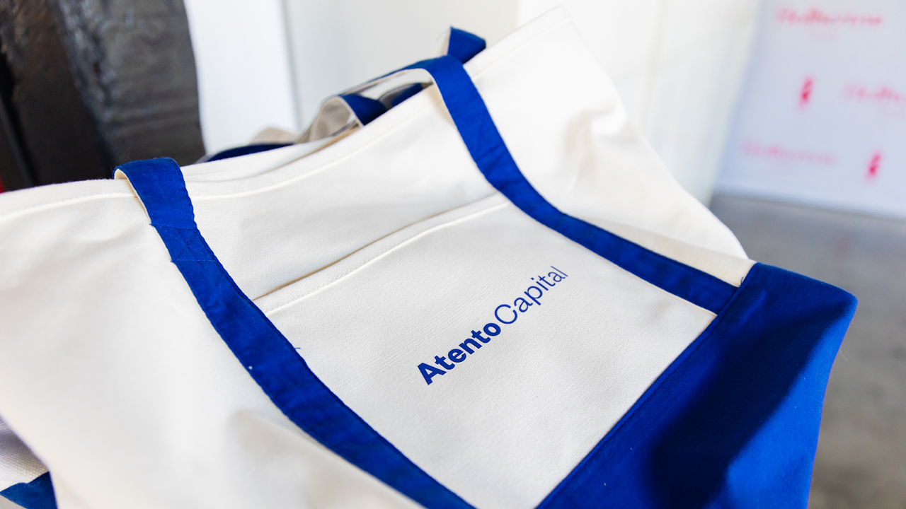 Atento Capital bag with logo